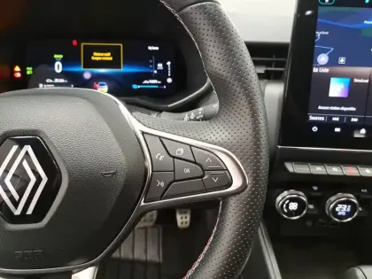 Photo 31 Renault Clio  E-Tech full hybrid 145