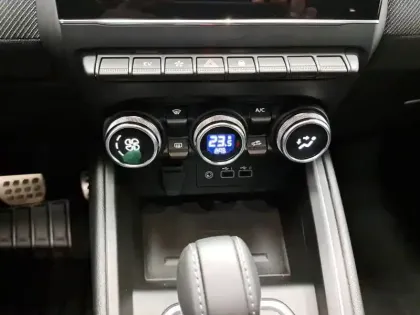 Photo 35 Renault Clio  E-Tech full hybrid 145