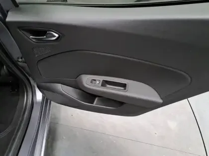 Photo 22 Renault Clio  E-Tech full hybrid 145