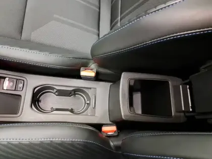 Photo 34 Renault Clio  E-Tech full hybrid 145