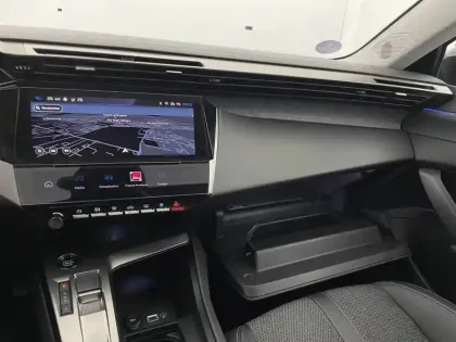 Photo 31 Peugeot 308  PHEV 180 e-EAT8