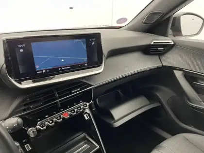 Photo 30 Peugeot 2008  PureTech 130 S&S EAT8