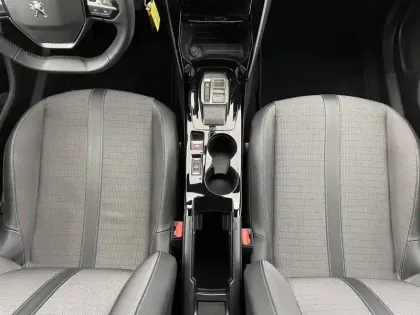 Photo 26 Peugeot 2008  PureTech 130 S&S EAT8