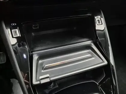 Photo 13 Peugeot 2008  Electrique 136 ch