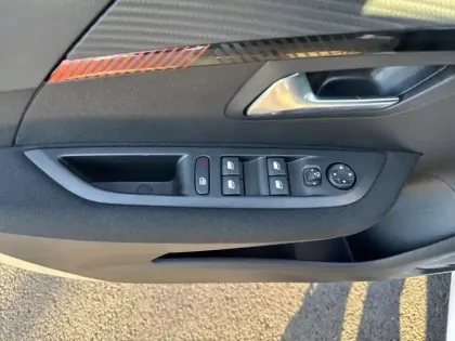 Photo 19 Peugeot 208  PureTech 75 S&S BVM5 Active Pack