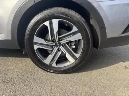 Photo 8 Kia Sorento  1.6 T-GDi 265ch PHEV Design BVA6 4x4 7 places