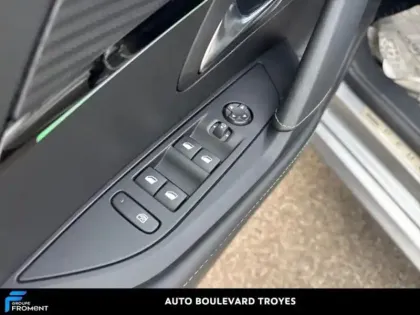 Photo 13 Peugeot 208 Gén. II Ph1 NG GT 5