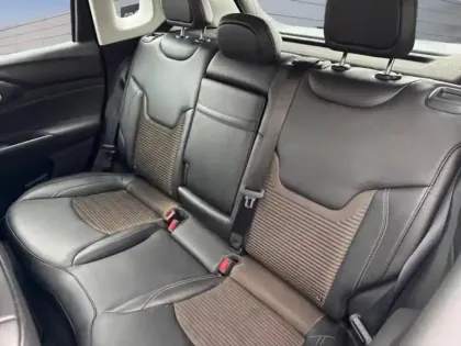 Photo 10 Jeep Compass  1.3 Turbo T4 240ch PHEV 4xe Overland AT6 eAWD