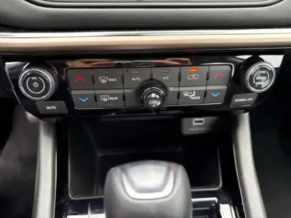 Photo 12 Jeep Compass  1.3 Turbo T4 240ch PHEV 4xe Overland AT6 eAWD