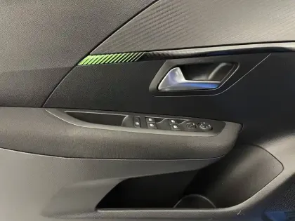 Photo 58 Peugeot 208  PureTech 100 S&S BVM6