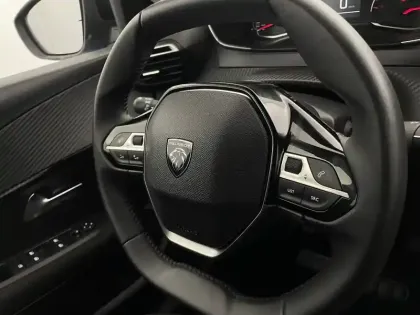 Photo 54 Peugeot 208  PureTech 100 S&S BVM6