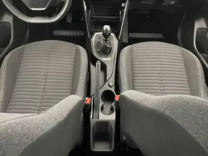 Photo 60 Peugeot 208  PureTech 100 S&S BVM6