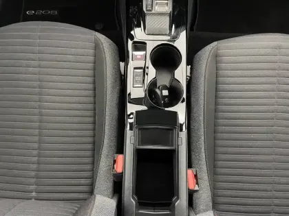 Photo 45 Peugeot 208  Electrique 50 kWh 136ch