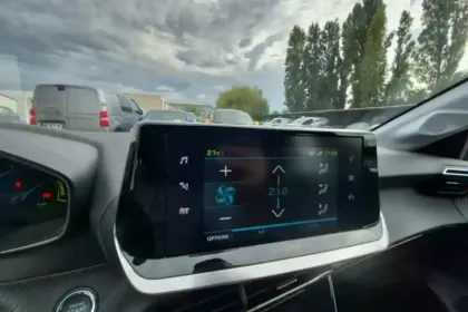 Photo 16 Peugeot 208  Electrique 50 kWh 136ch