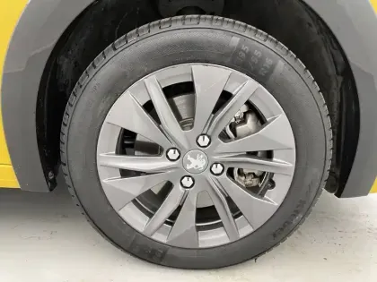 Photo 37 Peugeot 208  Electrique 50 kWh 136ch