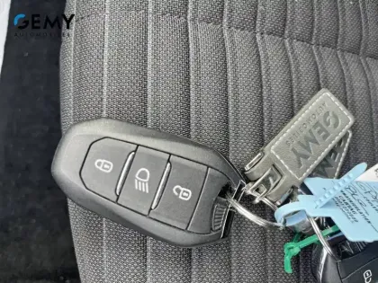 Photo 14 Peugeot 208  Electrique 50 kWh 136ch