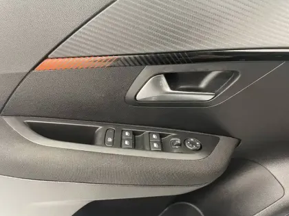 Photo 27 Peugeot 208  PureTech 75 S&S BVM5