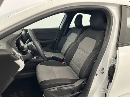 Photo 17 Renault Clio  E-Tech 140 - 21