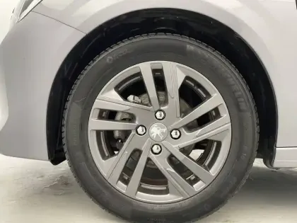 Photo 16 Peugeot 208  PureTech 75 S&S BVM5