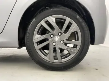Photo 15 Peugeot 208  PureTech 75 S&S BVM5