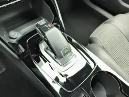 Photo 19 Peugeot 2008  PureTech 130 S&S EAT8 GT