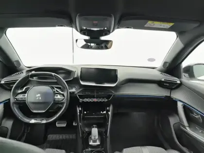 Photo 8 Peugeot 2008  PureTech 130 S&S EAT8 GT