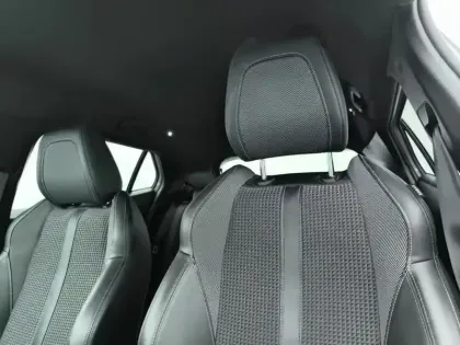 Photo 20 Peugeot 2008  PureTech 130 S&S EAT8 GT