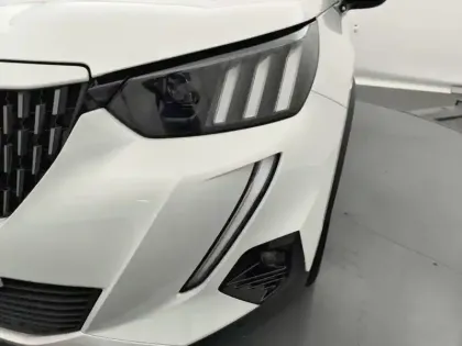 Photo 12 Peugeot 2008  PureTech 130 S&S EAT8 GT