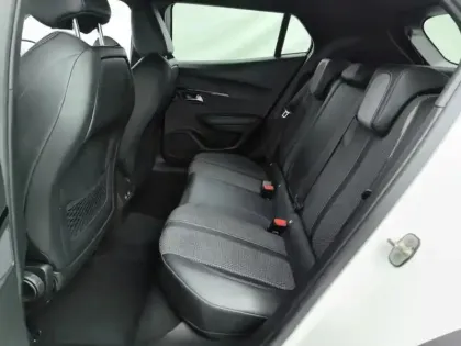 Photo 18 Peugeot 2008  PureTech 130 S&S EAT8 GT