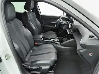 Photo 7 Peugeot 2008  PureTech 130 S&S EAT8 GT