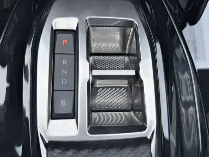 Photo 23 Peugeot 208  Electrique 50 kWh 136ch Style