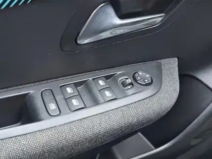 Photo 19 Peugeot 208  Electrique 50 kWh 136ch Style