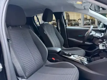 Photo 8 Peugeot 208  Electrique 50 kWh 136ch Style