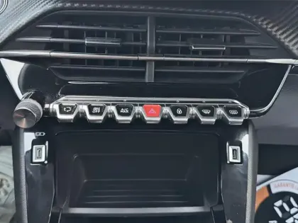 Photo 12 Peugeot 208  Electrique 50 kWh 136ch Style