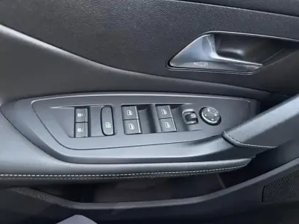 Photo 19 Peugeot 408  PHEV 225 e-EAT8 GT