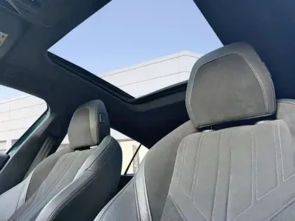 Photo 24 Peugeot 408  PHEV 225 e-EAT8 GT