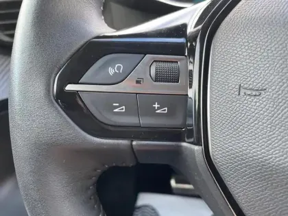 Photo 18 Peugeot 2008  Electrique 136 ch Roadtrip