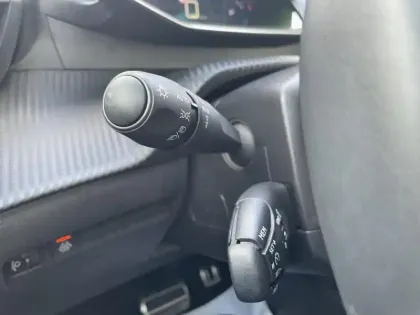 Photo 16 Peugeot 2008  Electrique 136 ch Roadtrip