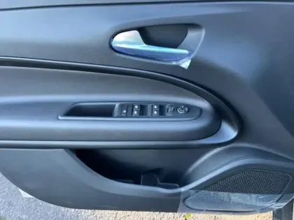 Photo 26 Alfa Romeo Junior  1.2 Ibrida 136ch Speciale DCT6