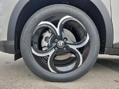 Photo 7 Alfa Romeo Junior  1.2 Ibrida 136ch Speciale DCT6