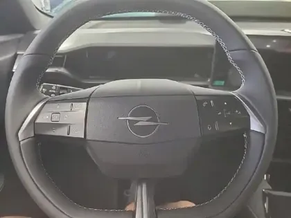 Photo 14 Opel Astra  Electric 156ch Edition Limitée Ultimate Pack