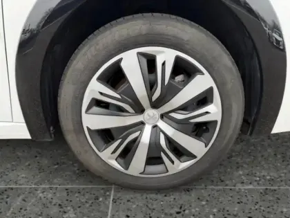 Photo 13 Peugeot 208  e- 136ch Active