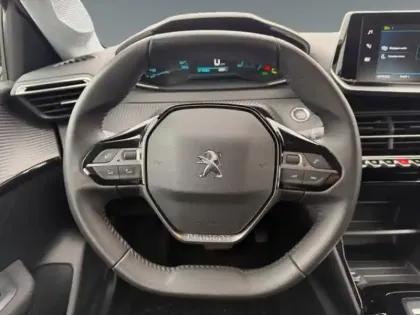 Photo 11 Peugeot 208  e- 136ch Active