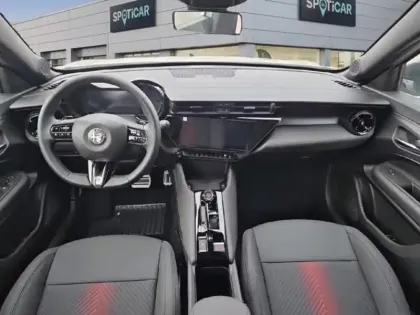 Photo 8 Alfa Romeo Junior  1.2 Ibrida 136ch Speciale DCT6