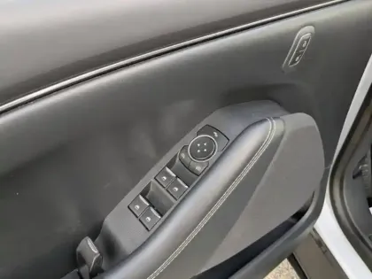 Photo 9 Ford Mustang Gén. I Ph1 NG Mach-E 5