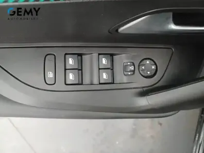 Photo 11 Peugeot 2008  PureTech 130 S&S EAT8