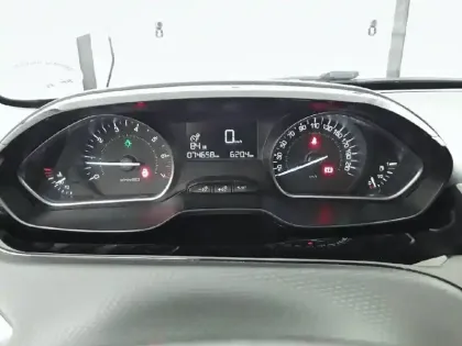 Photo 9 Peugeot 208  PureTech 82ch S&S BVM5