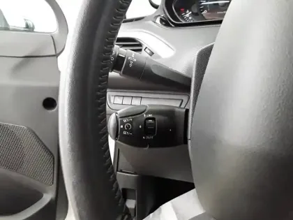 Photo 21 Peugeot 208  PureTech 82ch S&S BVM5