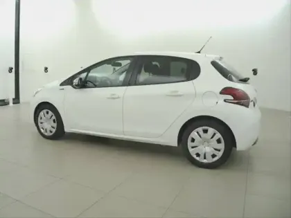 Photo 31 Peugeot 208  PureTech 82ch S&S BVM5