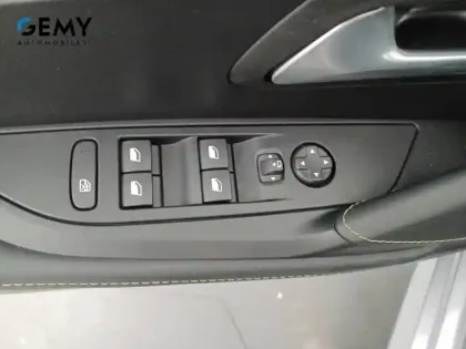 Photo 33 Peugeot 208  Hybrid 145 e-DCS6